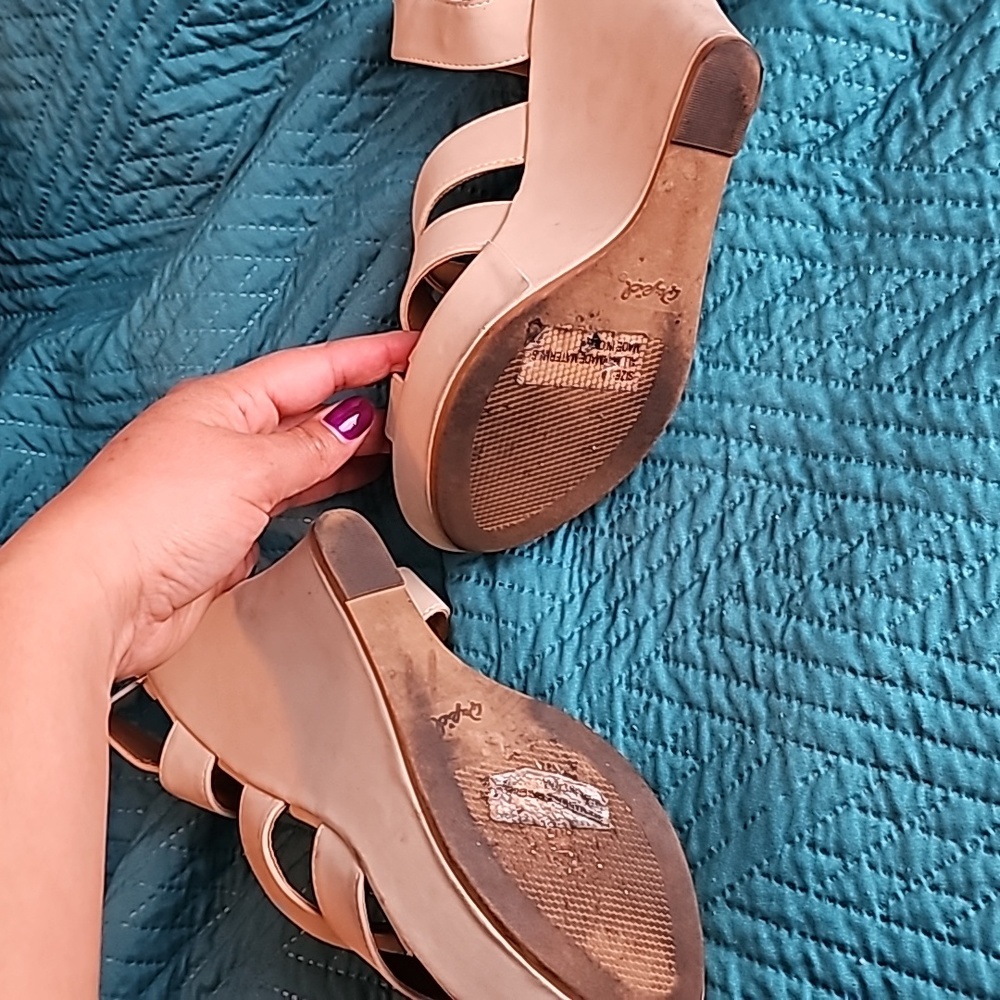 Tan wedges - Picture 3 of 6